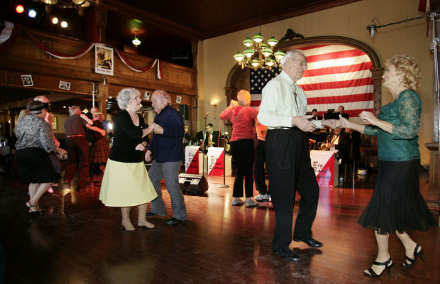 'Bob Hope' works crowd at Trail Dust